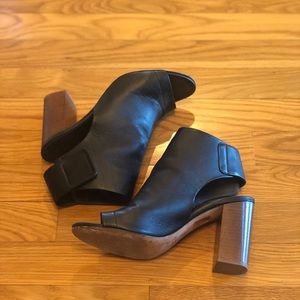 Vince black Faye open toe size 7 booties